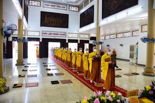 Lễ truyền giới Sa di Phương Trượng